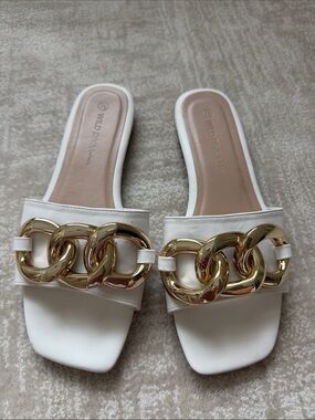 Wild diva lounge slip on sandals, SZ 7.5